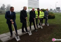 Symbolicznie wbili łopatę - rozpoczęcie ważnej inwestycji - zdjęcie główne