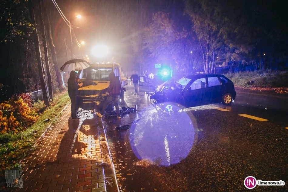Seat uderzył w dostawczego Mercedesa. Trzy osoby trafiły do szpitala - zdjęcie 2