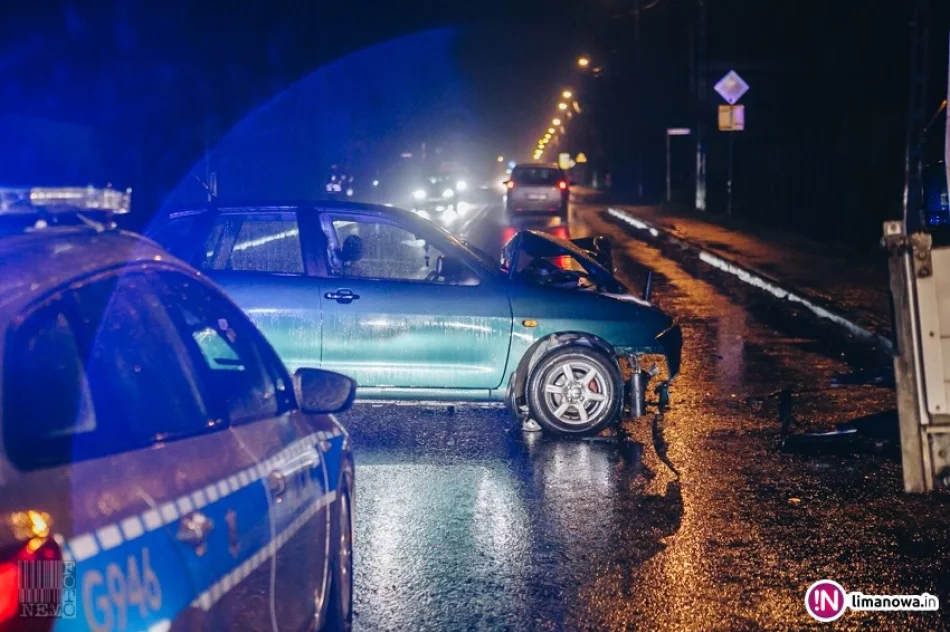 Seat uderzył w dostawczego Mercedesa. Trzy osoby trafiły do szpitala - zdjęcie 3