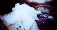 Rzeką szła kilkumetrowa piana - zdjęcie 2