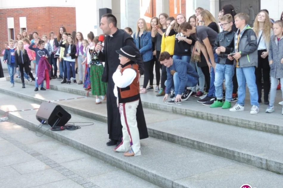 Nauczyciele i uczniowie szkół „papieskich” licznie odpowiedzieli na zaproszenie - zdjęcie 3