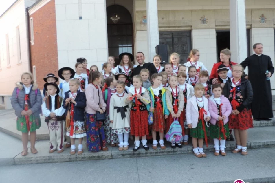 Nauczyciele i uczniowie szkół „papieskich” licznie odpowiedzieli na zaproszenie - zdjęcie 4