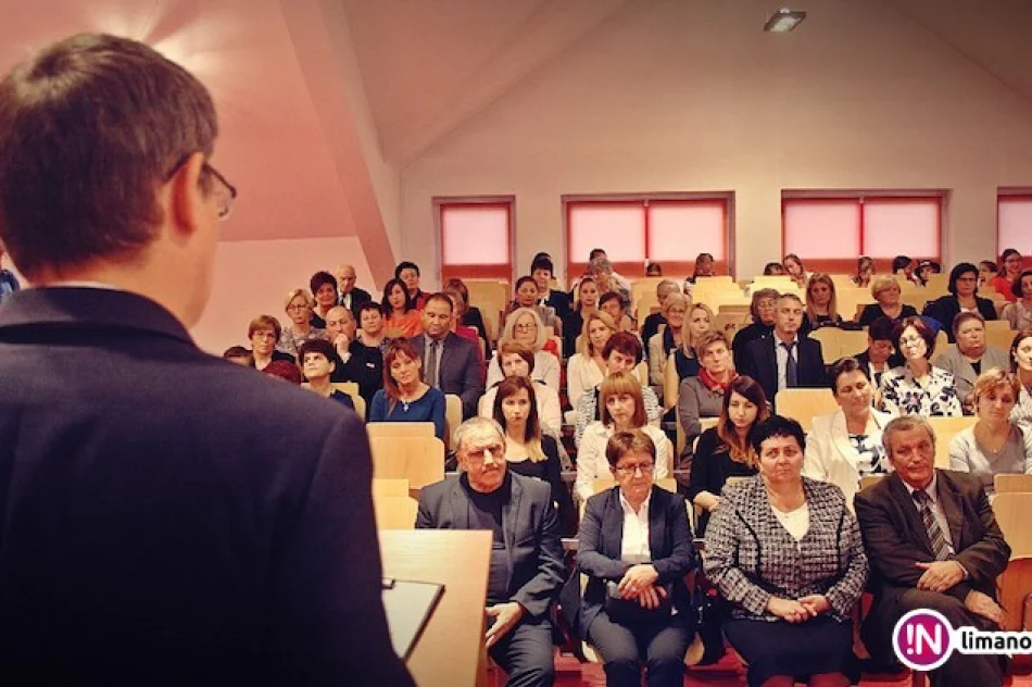 Nagrody dla dyrektorów i nauczycieli w Gminny Dzień Edukacji - zdjęcie 2