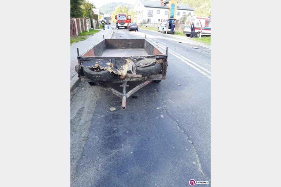Przyczepa wypięła się i uderzyła w auto. Jedna osoba trafiła do szpitala - zdjęcie 4