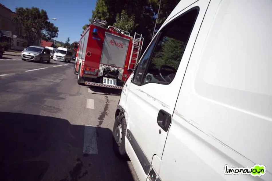 Pożar budynku mieszkalnego – wypadek strażaków (zdjęcia i filmik) - zdjęcie 2