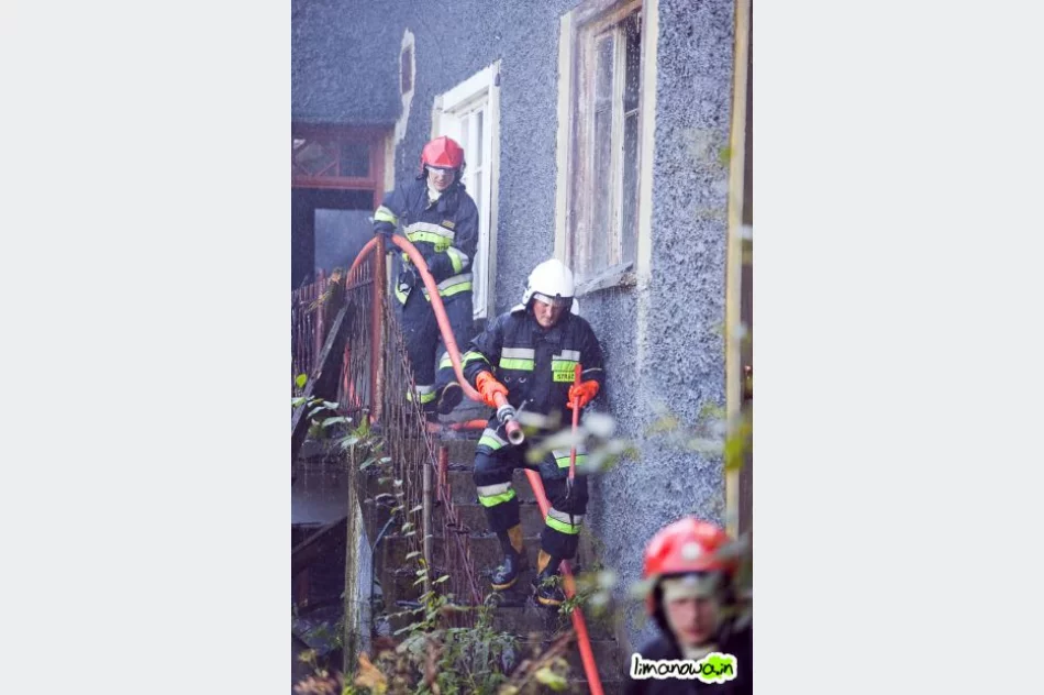 Pożar budynku mieszkalnego – wypadek strażaków (zdjęcia i filmik) - zdjęcie 13