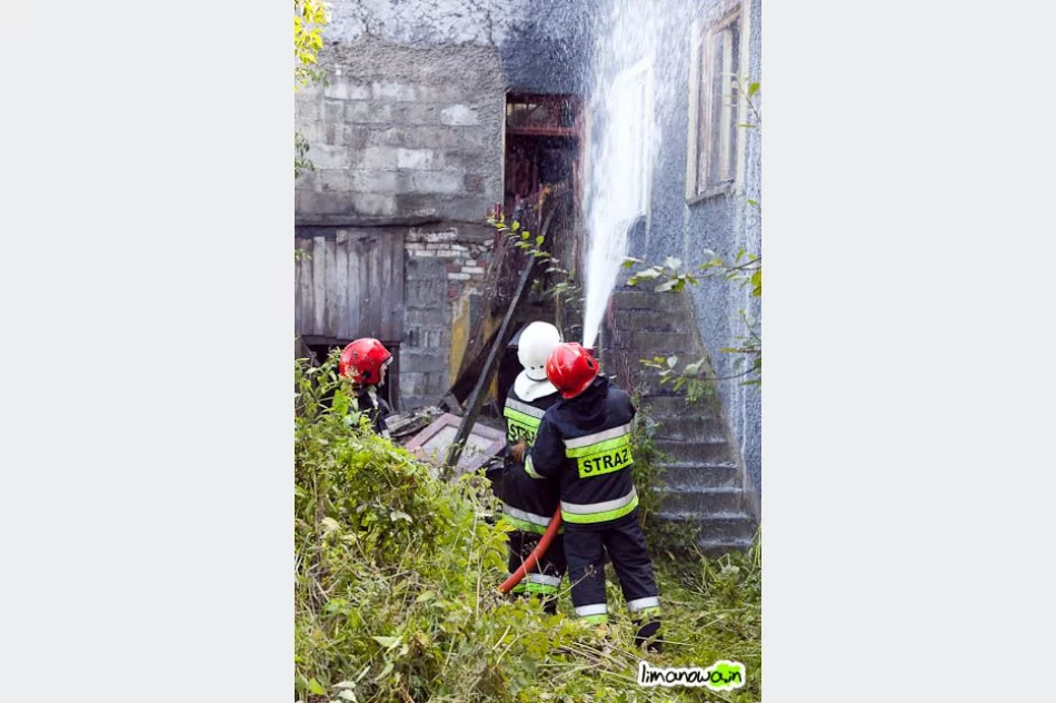 Pożar budynku mieszkalnego – wypadek strażaków (zdjęcia i filmik) - zdjęcie 20