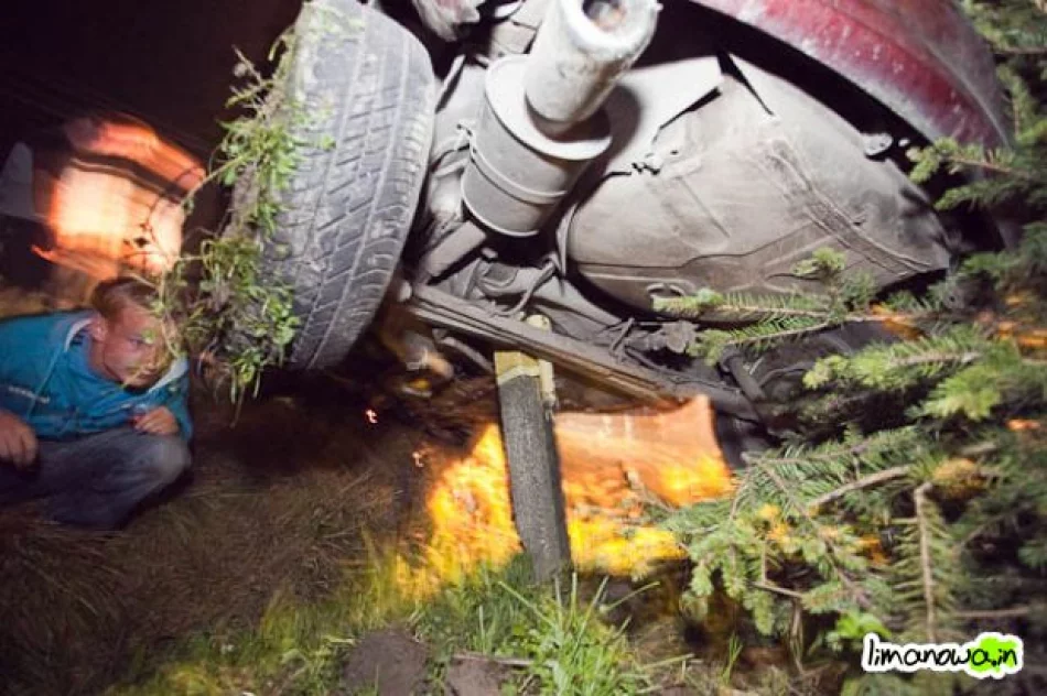 Słup poleciał kilkadziesiąt metrów dalej - zdjęcie 7