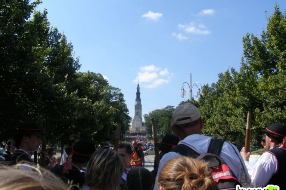 Pielgrzymka na Jasną Górę - zdjęcia część 2 - zdjęcie 13