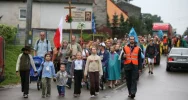 Spali pod gołym niebem, osiem dni maszerowali, ale są szczęśliwi - zdjęcie 1