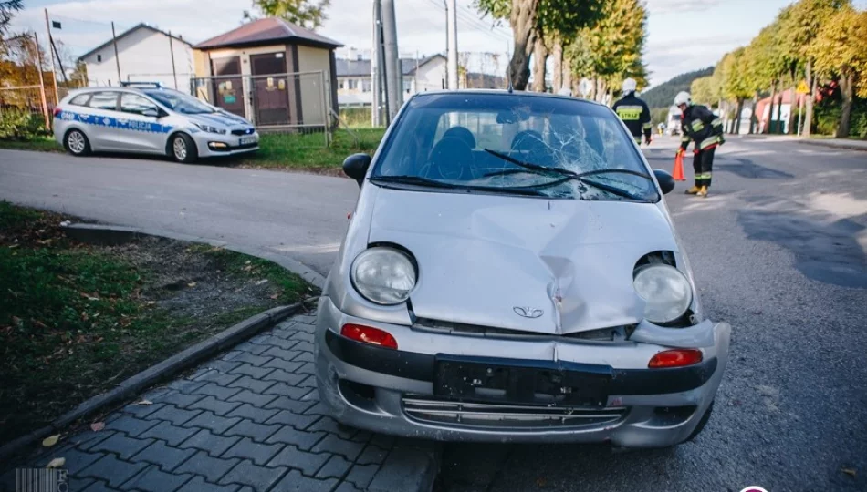 Pijany kierowca wjechał na chodnik i uderzył w bariery - zdjęcie 1