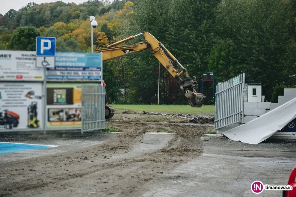Modernizacja stadionu i zabłocona jezdnia - zdjęcie 2