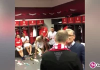 Piłkarze uczcili awans hitem Sławomira. Odwiedził ich prezydent (wideo) - zdjęcie główne