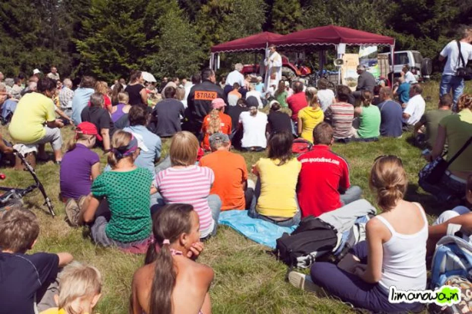 IV Złaz Turystyczny na górze Łopień - zdjęcie 16