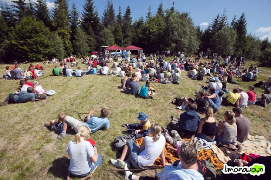 IV Złaz Turystyczny na górze Łopień - zdjęcie 17