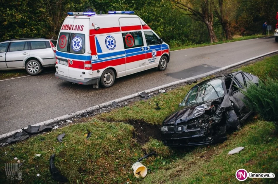 Trzy osoby w szpitalu po zderzeniu aut - zdjęcie 4