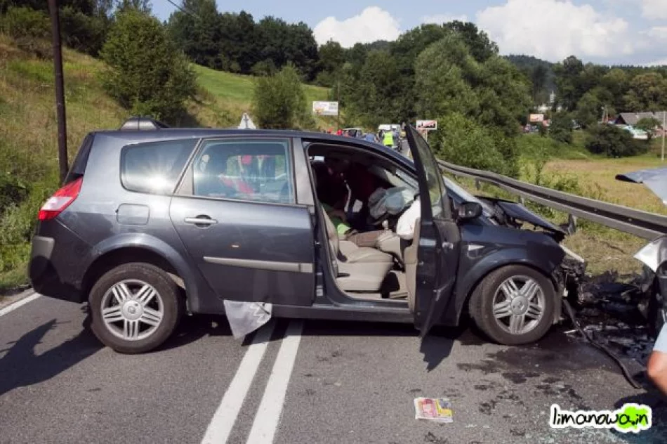 3 osoby ranne w wypadku 4 samochodów - zdjęcia i film - zdjęcie 2