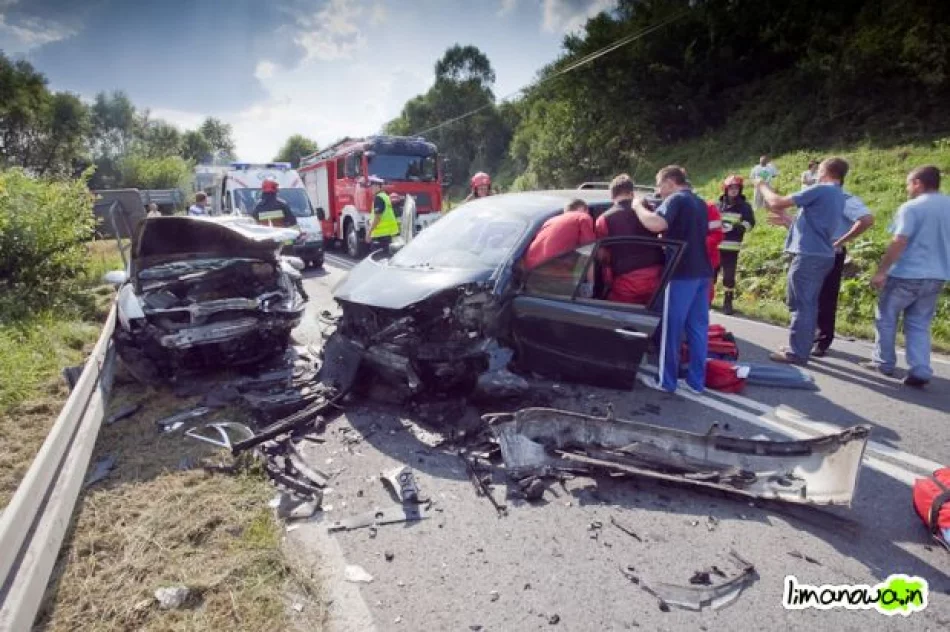 3 osoby ranne w wypadku 4 samochodów - zdjęcia i film - zdjęcie 4