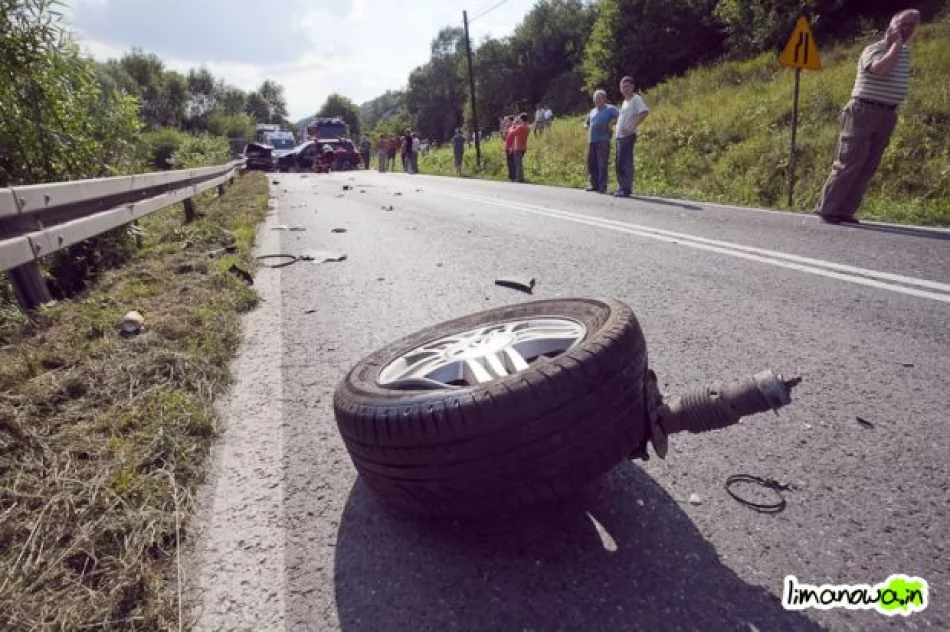 3 osoby ranne w wypadku 4 samochodów - zdjęcia i film - zdjęcie 6