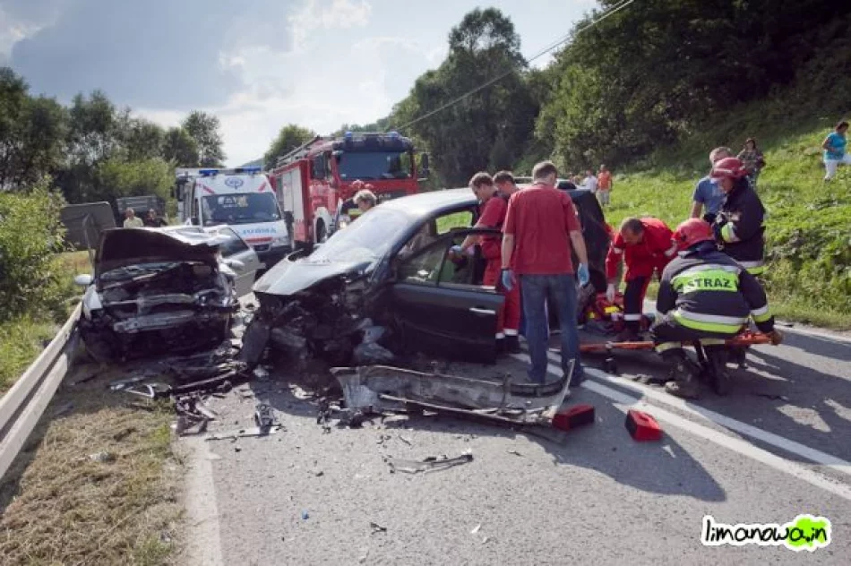 3 osoby ranne w wypadku 4 samochodów - zdjęcia i film - zdjęcie 7