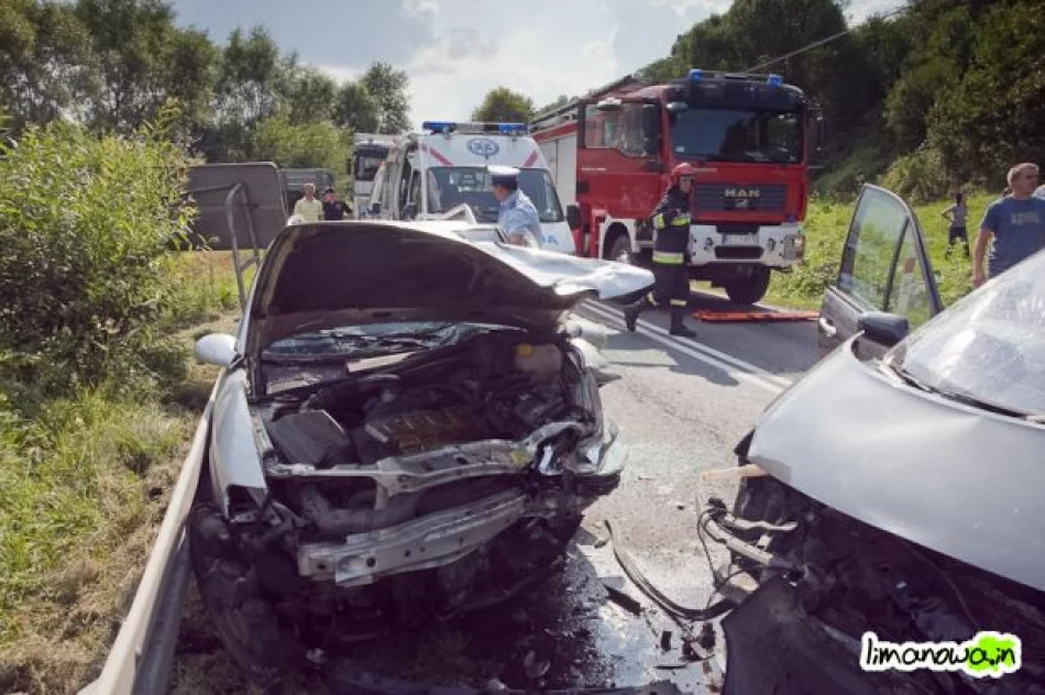 3 osoby ranne w wypadku 4 samochodów - zdjęcia i film - zdjęcie 8