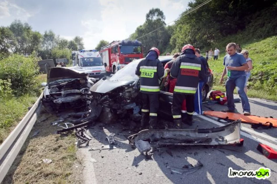 3 osoby ranne w wypadku 4 samochodów - zdjęcia i film - zdjęcie 9