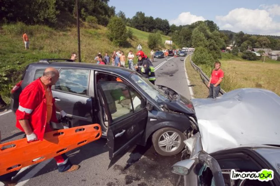 3 osoby ranne w wypadku 4 samochodów - zdjęcia i film - zdjęcie 11