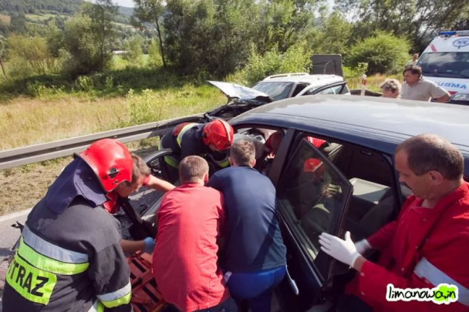 3 osoby ranne w wypadku 4 samochodów - zdjęcia i film - zdjęcie 13