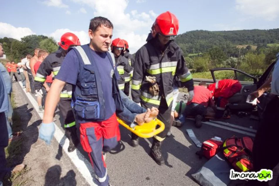 3 osoby ranne w wypadku 4 samochodów - zdjęcia i film - zdjęcie 15