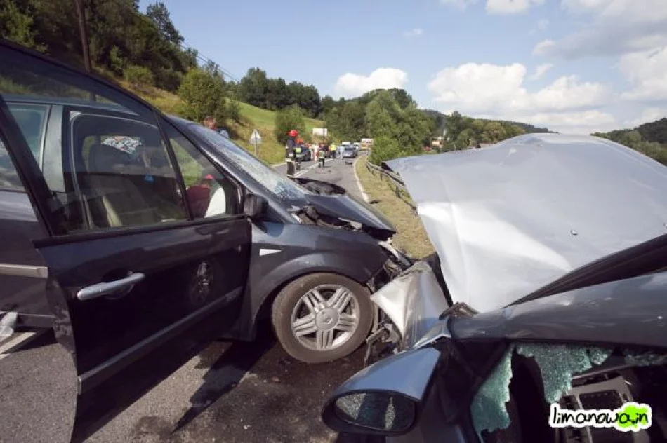 3 osoby ranne w wypadku 4 samochodów - zdjęcia i film - zdjęcie 16