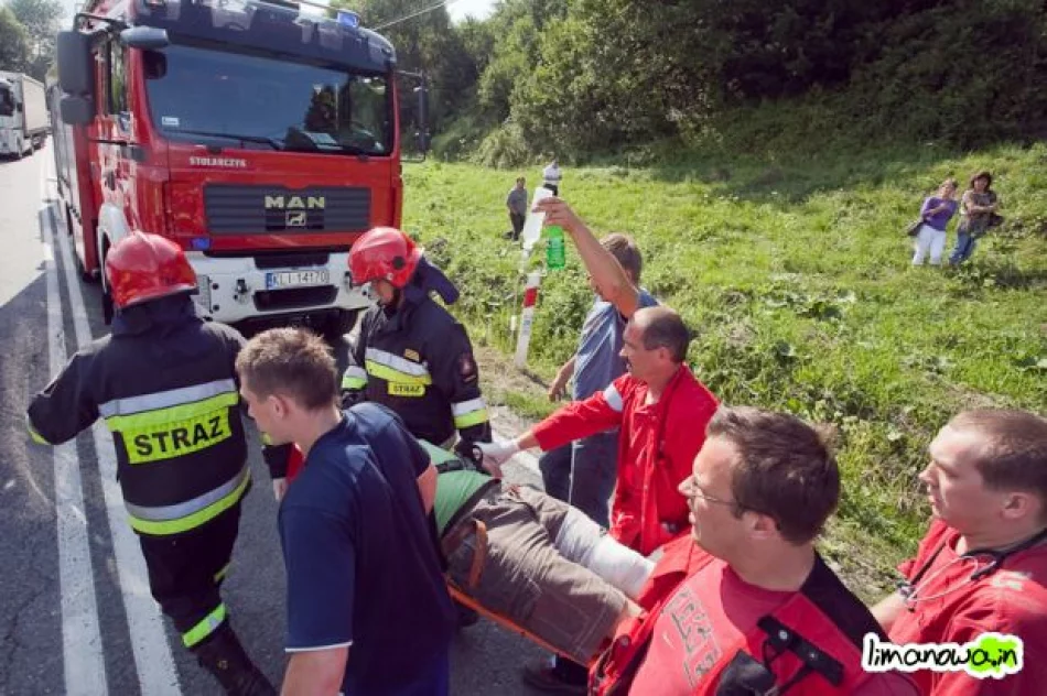 3 osoby ranne w wypadku 4 samochodów - zdjęcia i film - zdjęcie 18