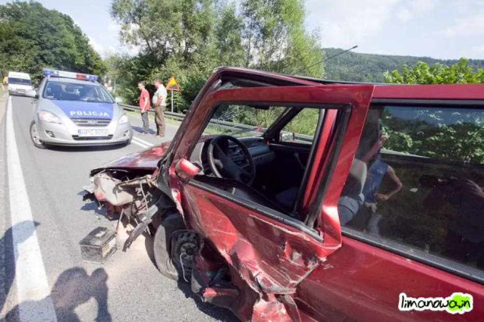 3 osoby ranne w wypadku 4 samochodów - zdjęcia i film - zdjęcie 20