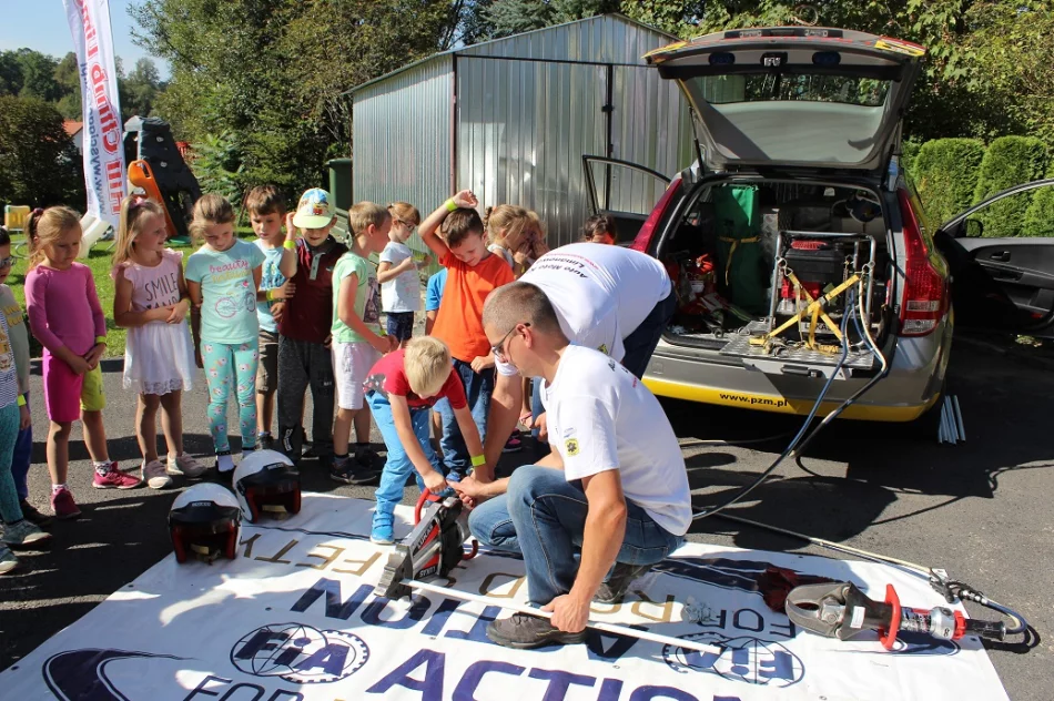 Spotkanie z ratownikami w Miejskim Przedszkolu Nr 2 - zdjęcie 17
