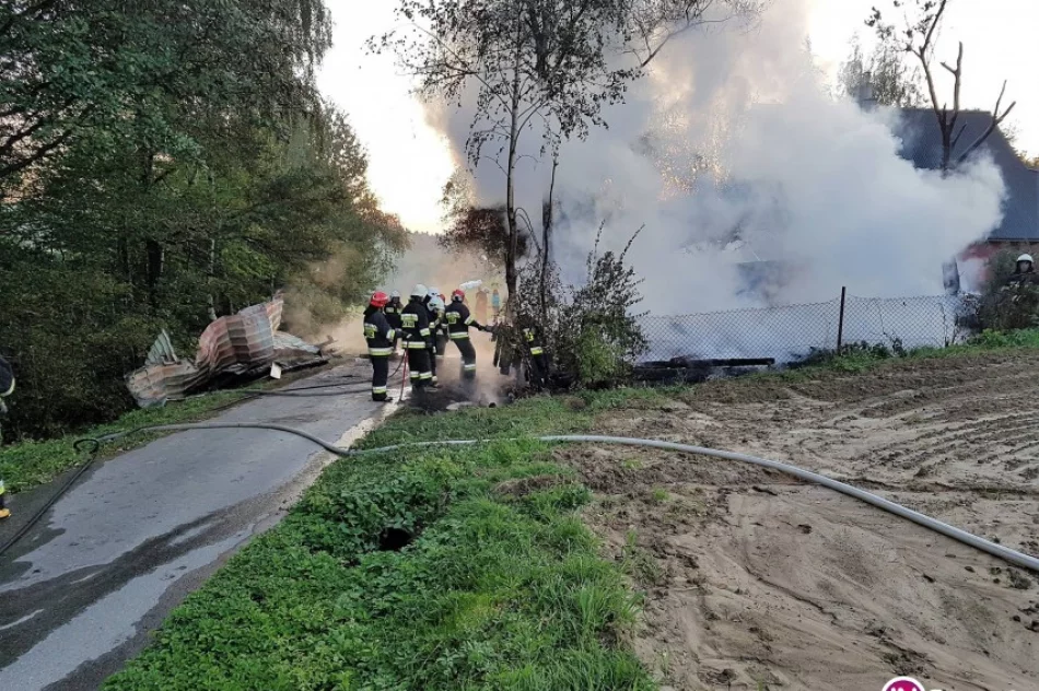 Spłonęła altana, zagrożony był dom - zdjęcie 3