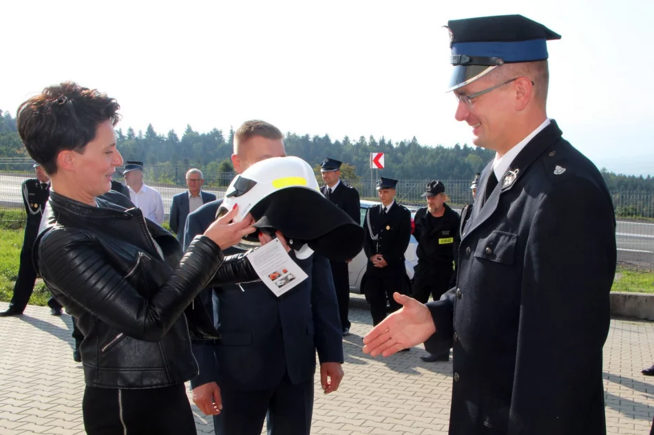 Strażacy-ochotnicy otrzymali sprzęt - zdjęcie 3