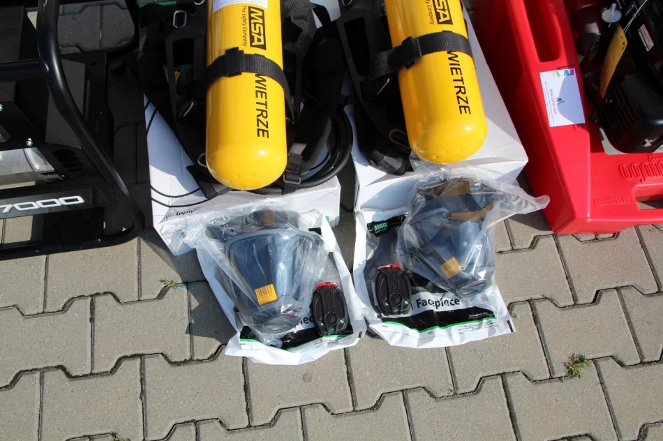 Strażacy-ochotnicy otrzymali sprzęt - zdjęcie 5