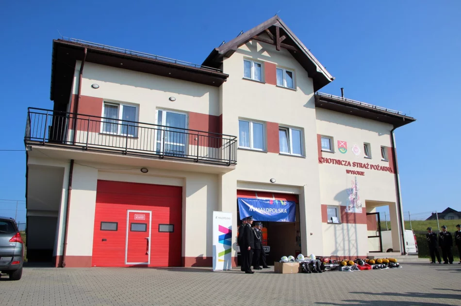 Strażacy-ochotnicy otrzymali sprzęt - zdjęcie 6