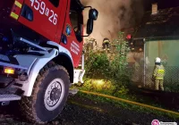 Nocny pożar budynku - zdjęcie główne