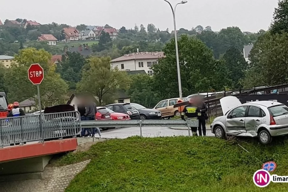 Zderzenie dwóch aut, kobieta trafiła do szpitala - zdjęcie 2