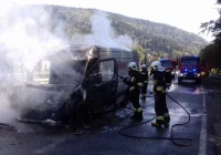 Zapalił się samochód firmy kurierskiej - zdjęcie główne