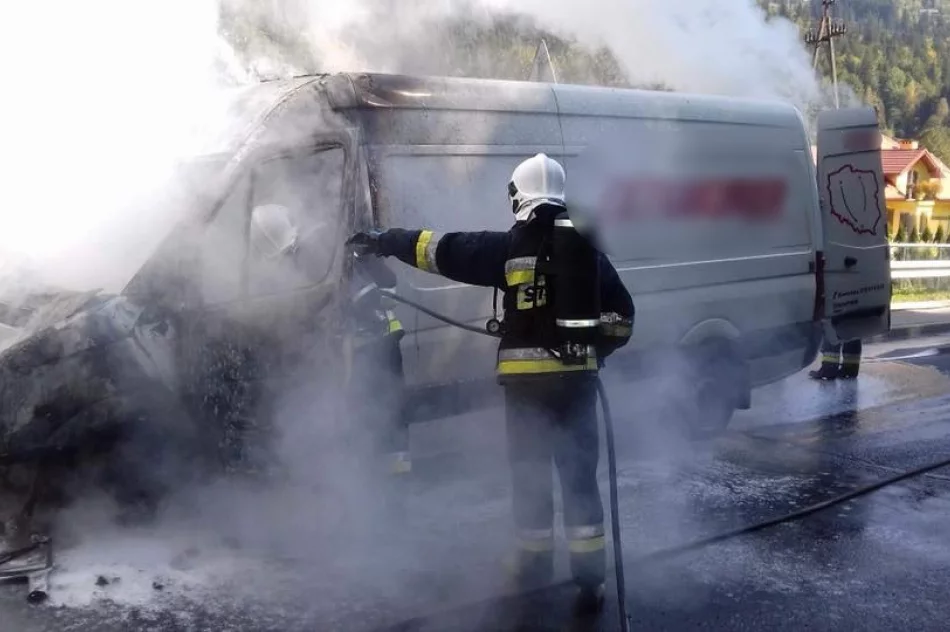 Zapalił się samochód firmy kurierskiej - zdjęcie 2