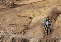 Emil Juszczak w silnie obsadzonych Mistrzostwach Polski w Super Enduro - zdjęcie główne