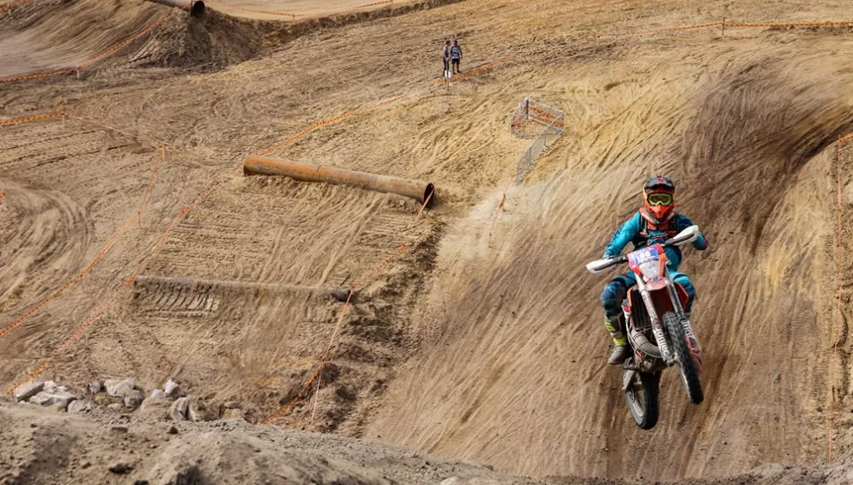 Emil Juszczak w silnie obsadzonych Mistrzostwach Polski w Super Enduro - zdjęcie 1