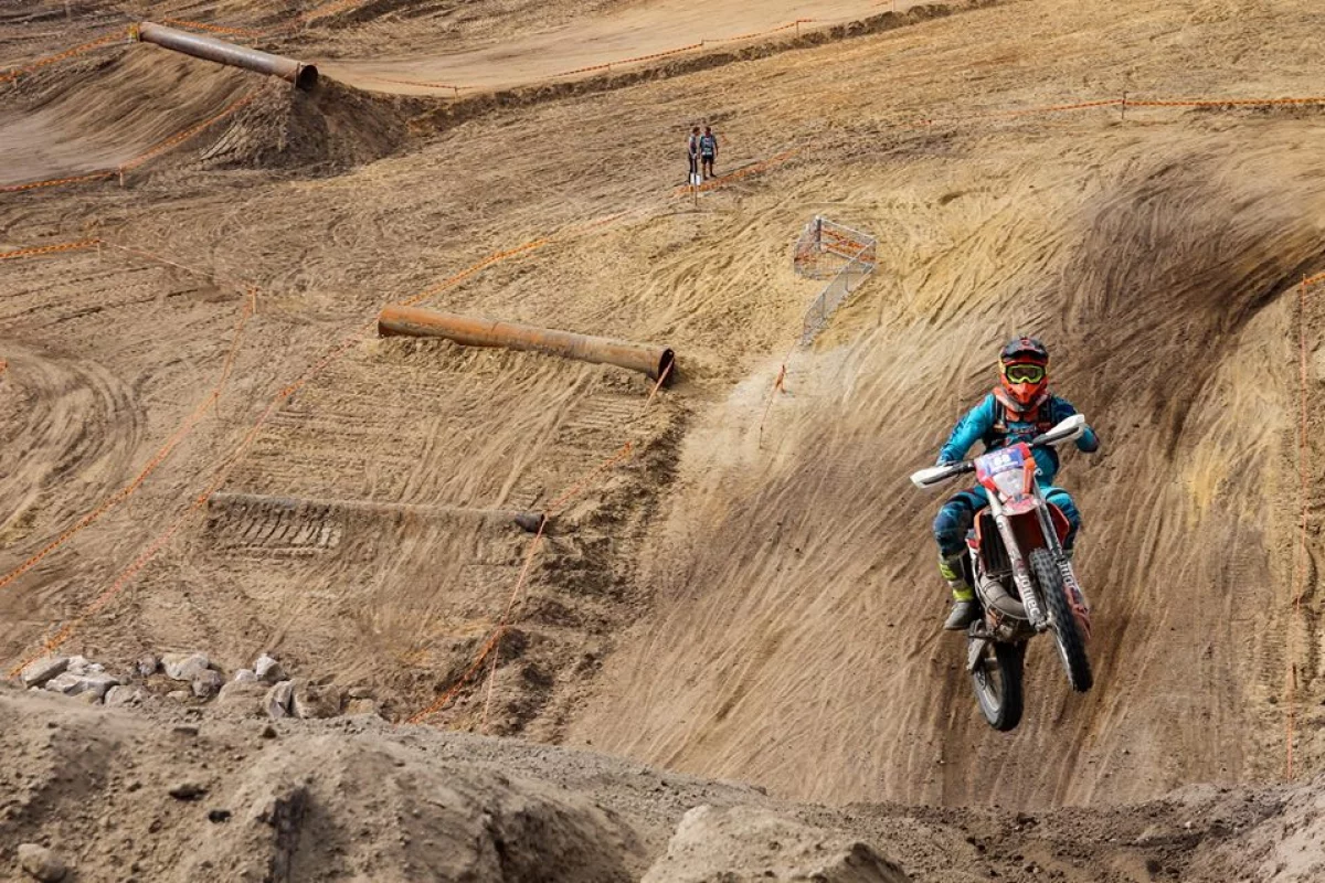 Emil Juszczak w silnie obsadzonych Mistrzostwach Polski w Super Enduro