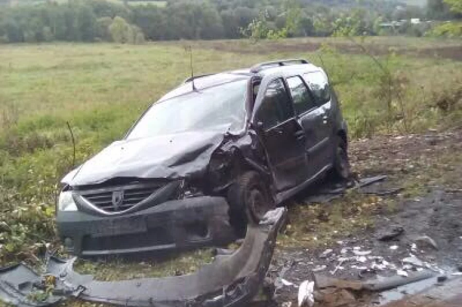 Trzy osoby trafiły do szpitala po zderzeniu na drodze wojewódzkiej - zdjęcie 3