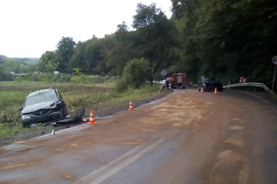 Trzy osoby trafiły do szpitala po zderzeniu na drodze wojewódzkiej - zdjęcie 5