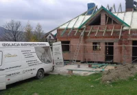 Cieplejszy dom zimą - docieplanie pianą poddaszy i skosów betonowych - zdjęcie główne