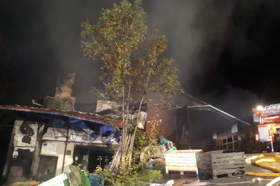 43 strażaków walczyło z ogniem, Straty sięgają 1 mln zł - zdjęcie 2