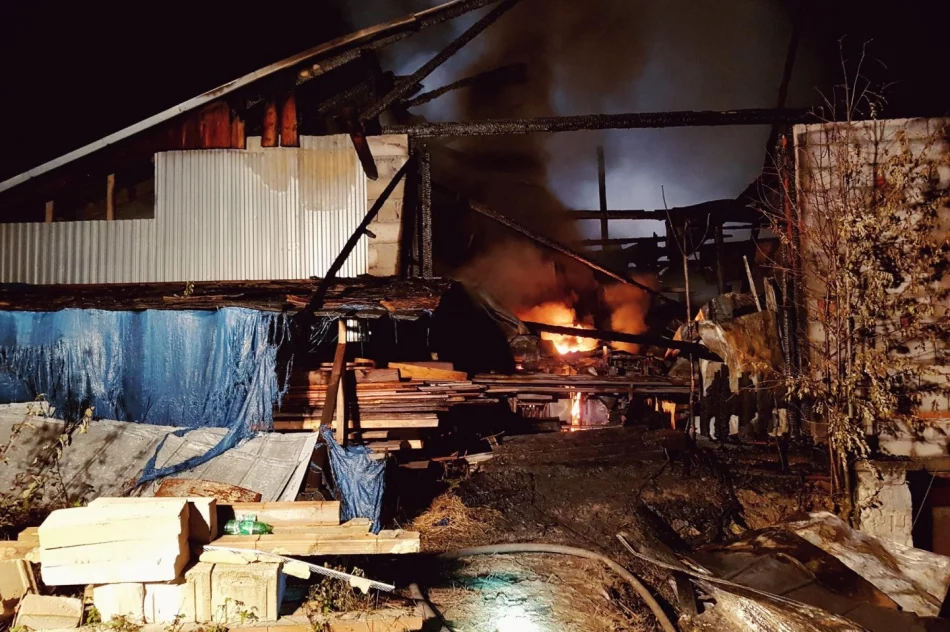 43 strażaków walczyło z ogniem, Straty sięgają 1 mln zł - zdjęcie 6
