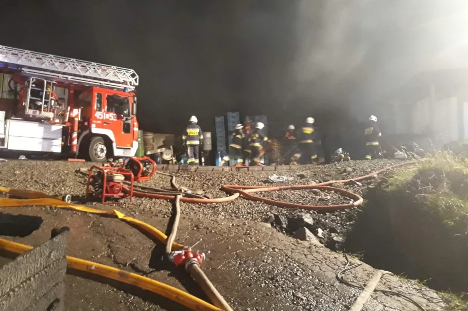 43 strażaków walczyło z ogniem, Straty sięgają 1 mln zł - zdjęcie 7